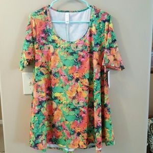 LuLaRoe Tops - Lularoe Perfect Tee. Size M. NWT. LuLaRoe Tops - Lularoe Perfect Tee. Size M. NWT.